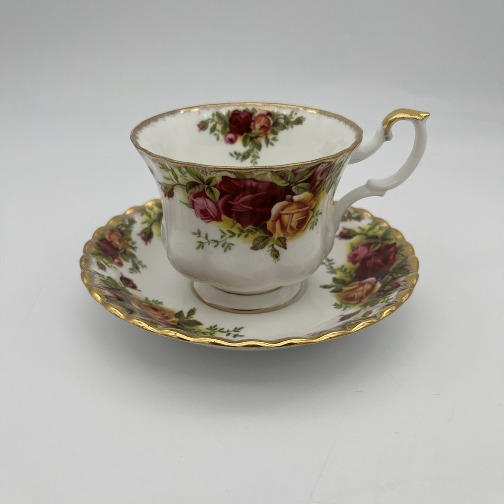 Vintage Royal Albert Old Country Roses Teacup‎ & Saucer Set - Bone China